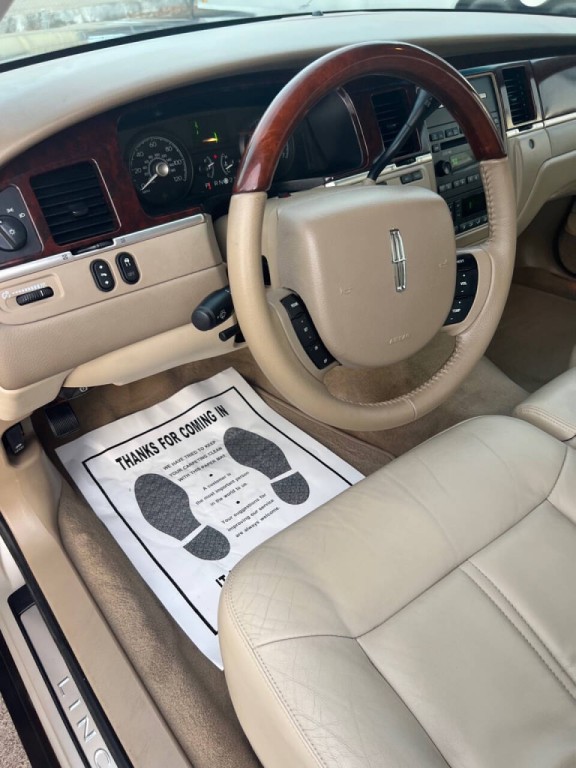 2009 Lincoln Town Car Image 19