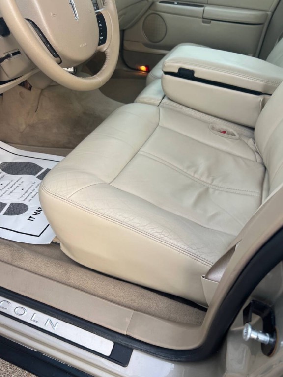 2009 Lincoln Town Car Image 20