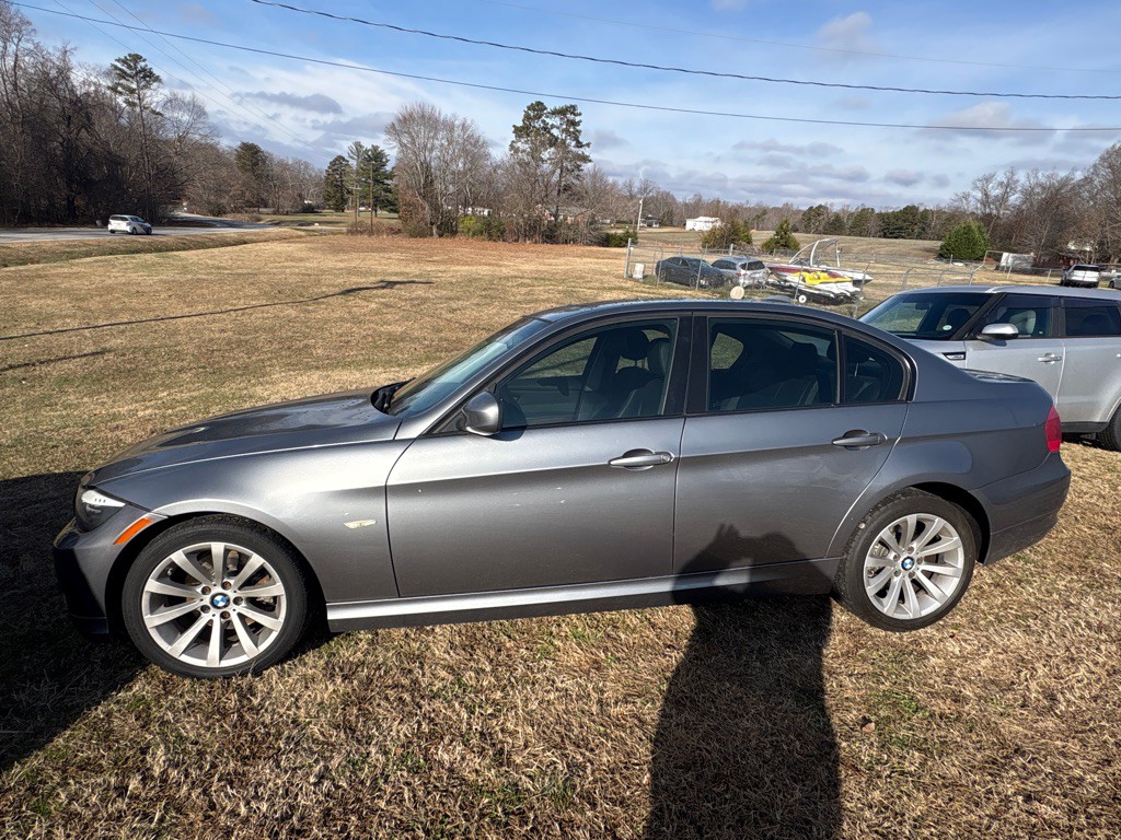 2009 BMW 3 Series Image 2