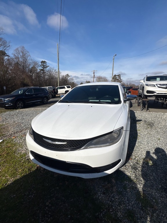 2015 Chrysler 200 Image 1