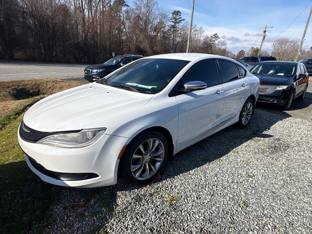 2015 Chrysler 200 Image 2