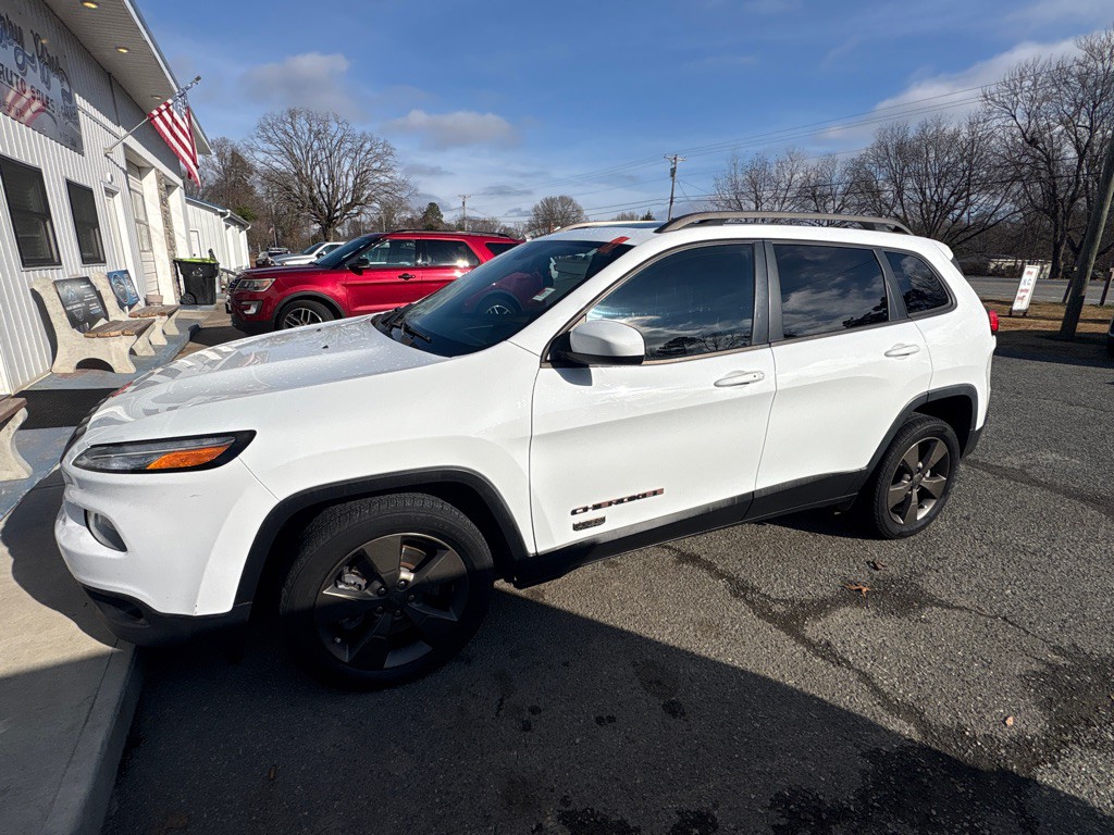 2017 Jeep Cherokee Image 2