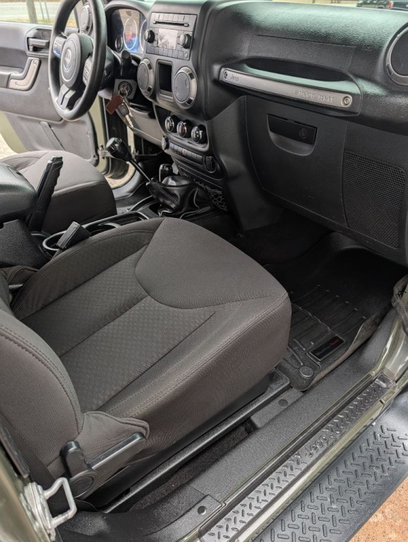 2015 Jeep Wrangler Image 14