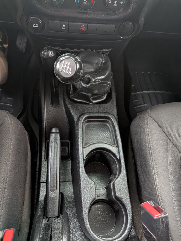 2015 Jeep Wrangler Image 22