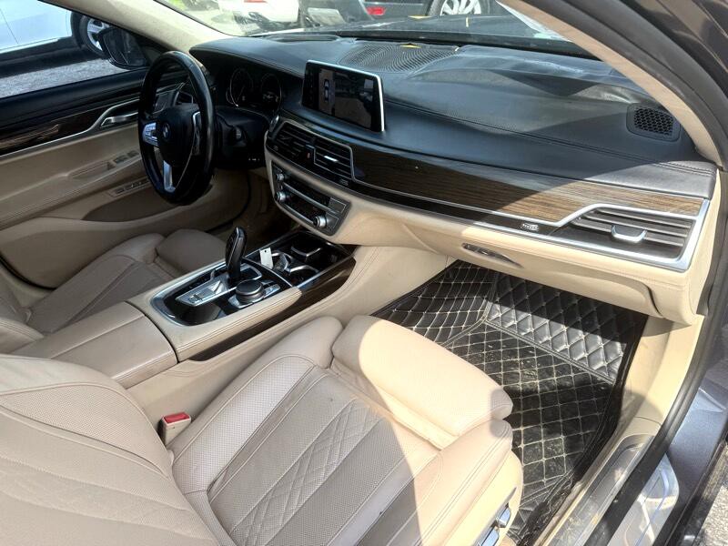 2016 BMW 7 Series Image 19