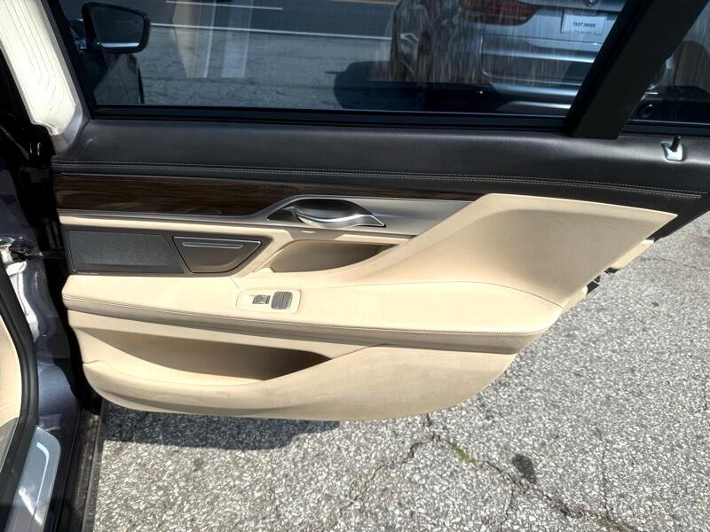 2016 BMW 7 Series Image 21