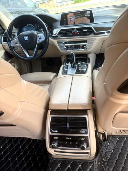 2016 BMW 7 Series Image 25