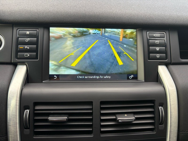 2017 Land Rover Discovery Sport Image 9