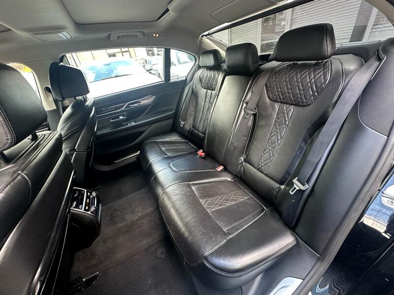 2016 BMW 7 Series Image 9