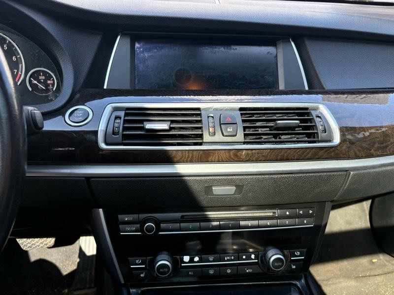 2012 BMW 5 Series Image 11