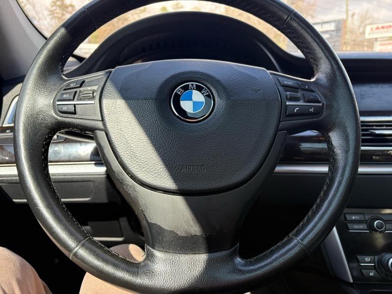 2012 BMW 5 Series Image 13