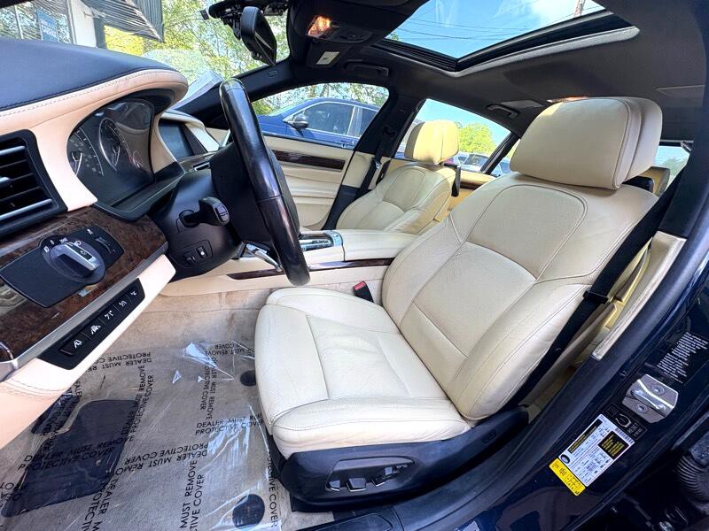 2013 BMW 7 Series Image 9