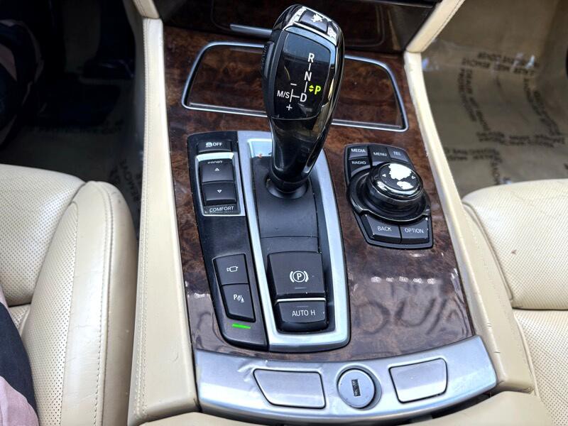 2013 BMW 7 Series Image 23