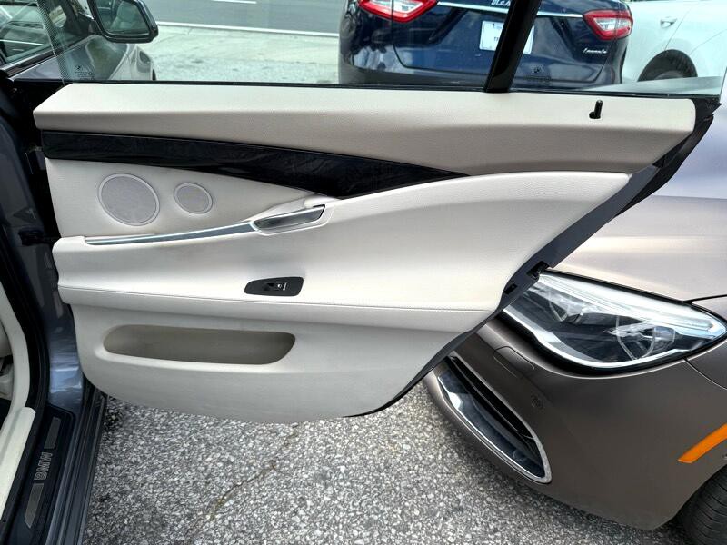 2010 BMW 5 Series Image 19