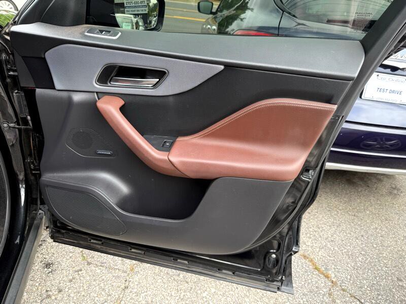 2017 Jaguar F-PACE Image 16