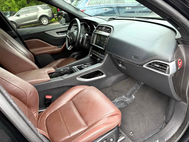 2017 Jaguar F-PACE Image 17