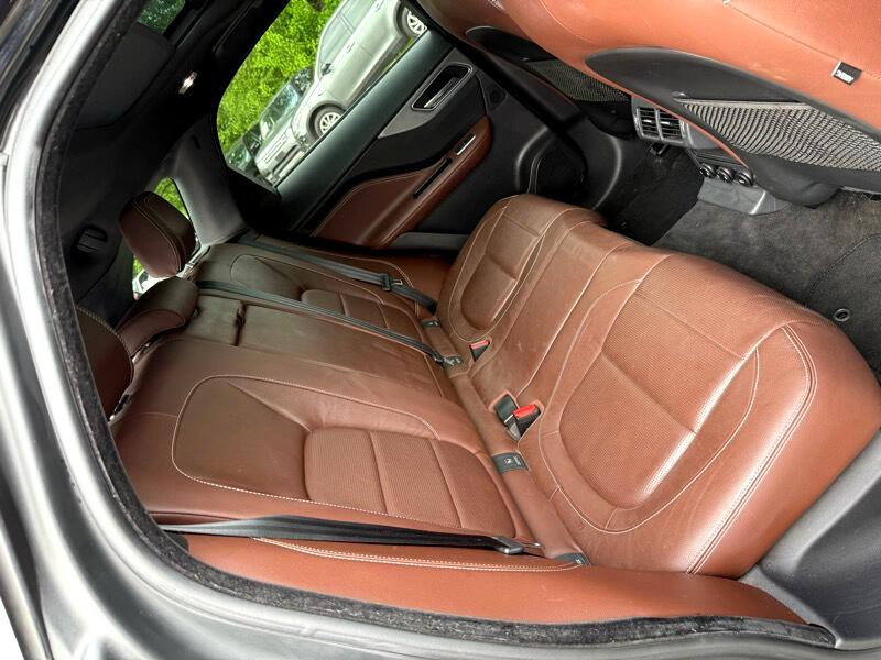 2017 Jaguar F-PACE Image 21