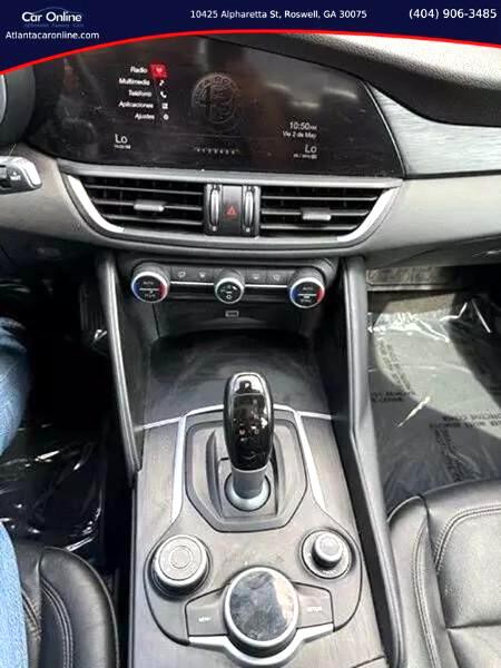 2017 Alfa Romeo Giulia Image 12