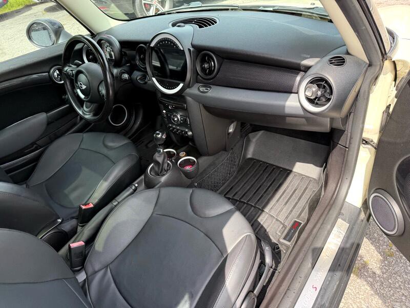 2011 MINI Cooper Image 13