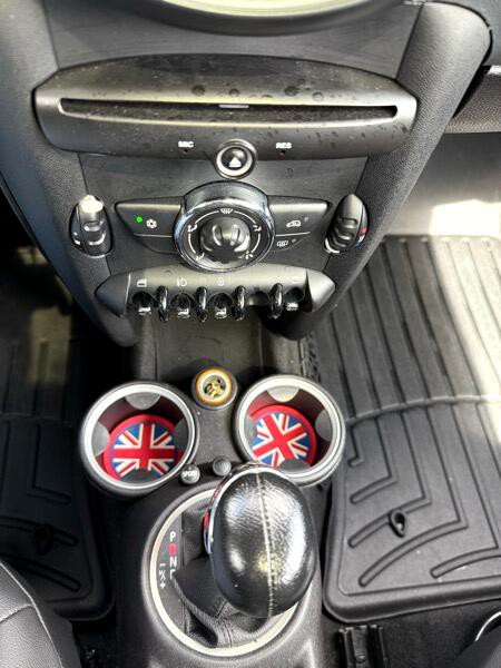 2011 MINI Cooper Image 18
