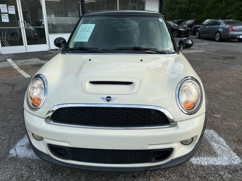 2011 MINI Cooper Image 2