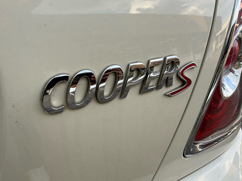 2011 MINI Cooper Image 21