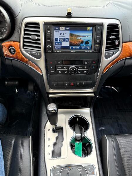 2011 Jeep Grand Cherokee Image 24