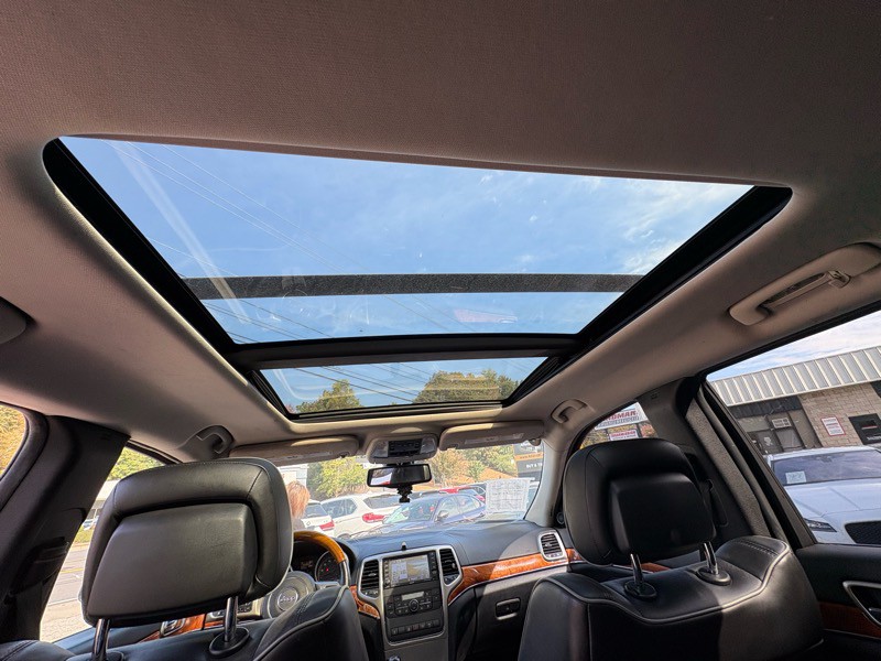 2011 Jeep Grand Cherokee Image 11