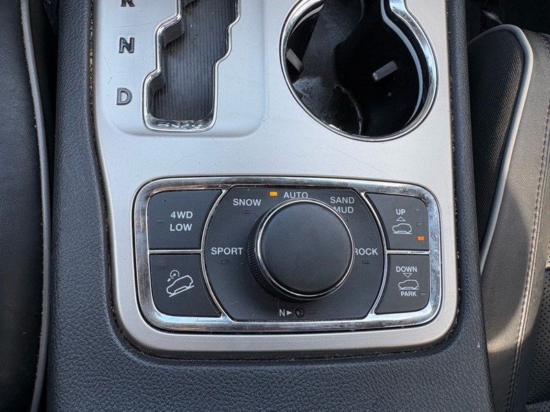 2011 Jeep Grand Cherokee Image 17