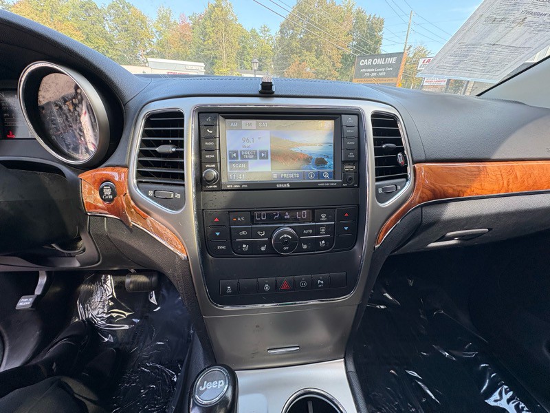 2011 Jeep Grand Cherokee Image 20