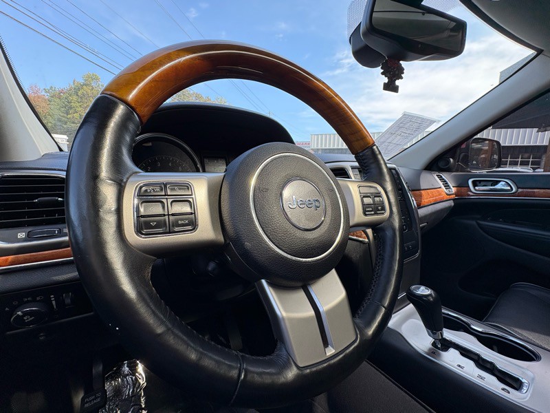 2011 Jeep Grand Cherokee Image 21