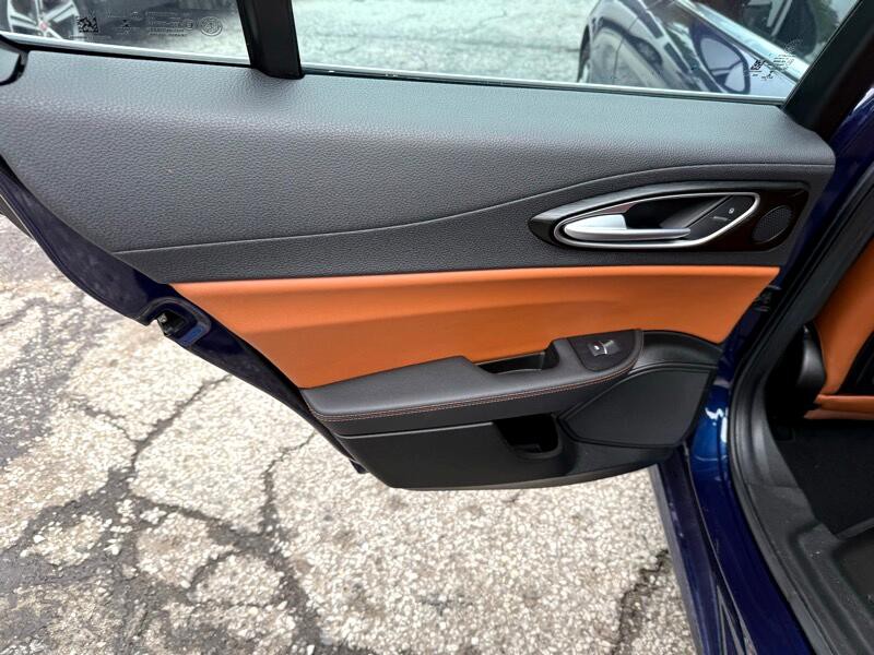 2017 Alfa Romeo Giulia Image 12