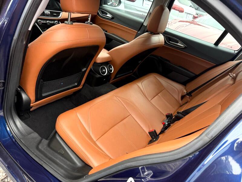 2017 Alfa Romeo Giulia Image 13