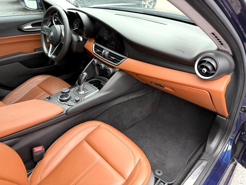 2017 Alfa Romeo Giulia Image 16