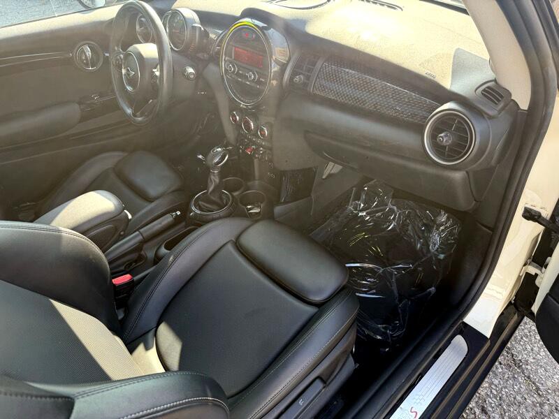 2015 MINI Cooper Image 14