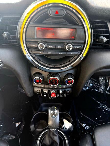 2015 MINI Cooper Image 19