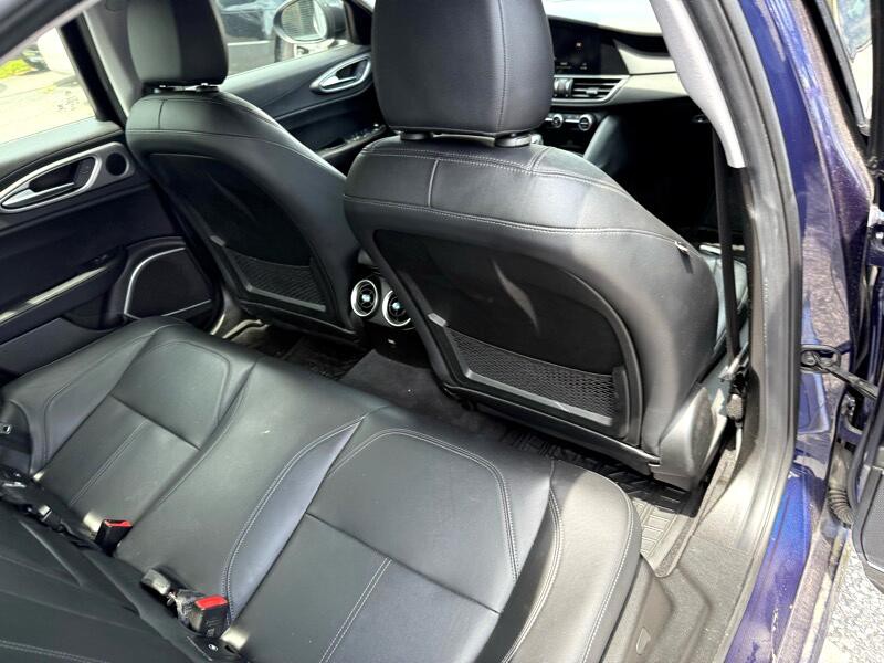 2017 Alfa Romeo Giulia Image 19