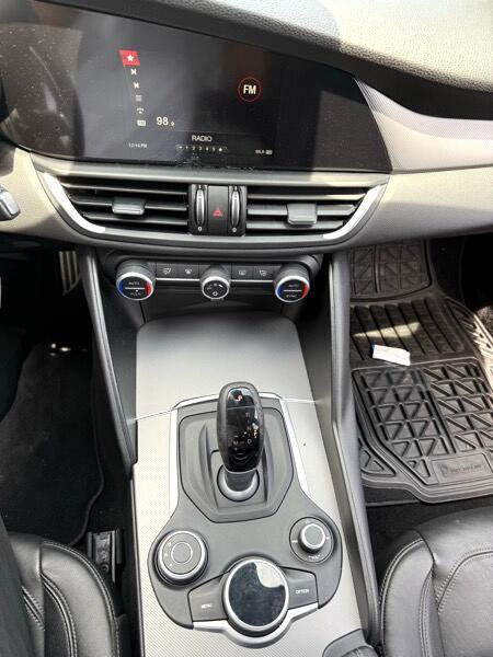 2017 Alfa Romeo Giulia Image 23