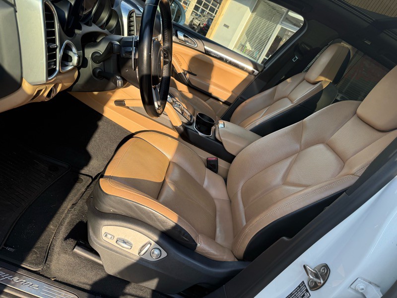 2016 Porsche Cayenne Image 18