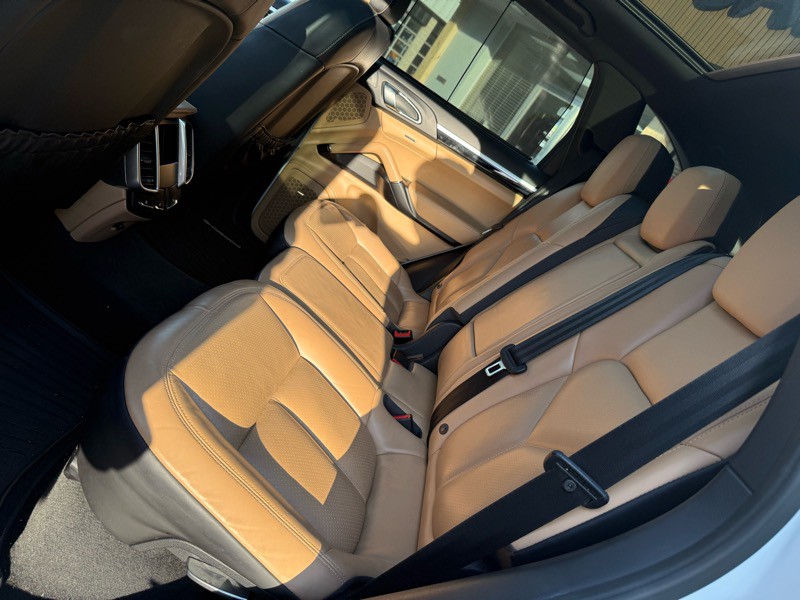 2016 Porsche Cayenne Image 21