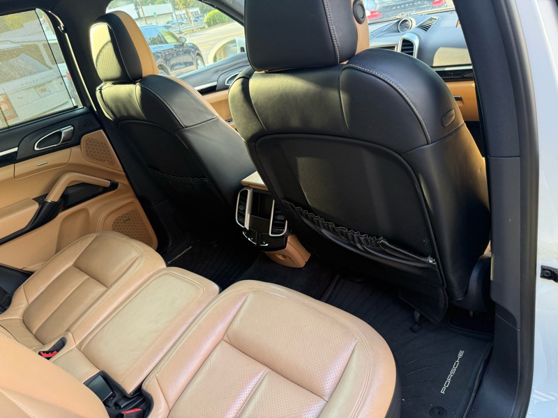 2016 Porsche Cayenne Image 26