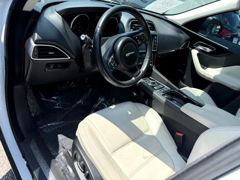 2017 Jaguar F-PACE Image 11