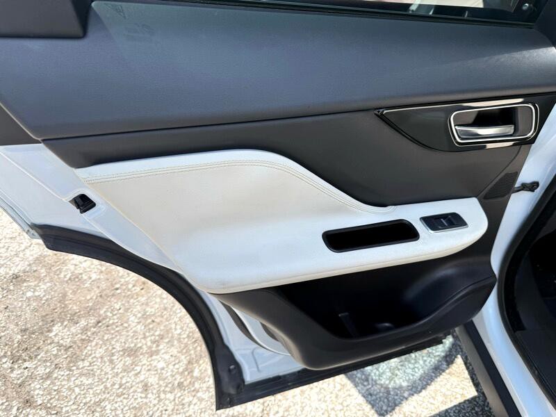 2017 Jaguar F-PACE Image 13