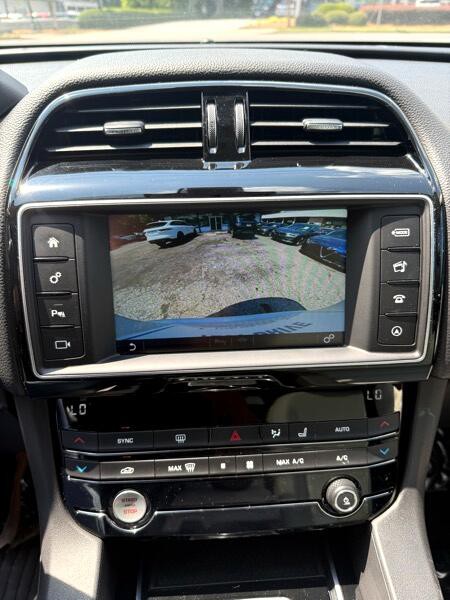 2017 Jaguar F-PACE Image 18
