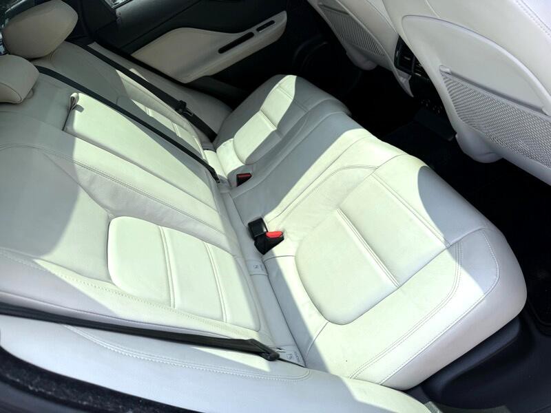 2017 Jaguar F-PACE Image 26