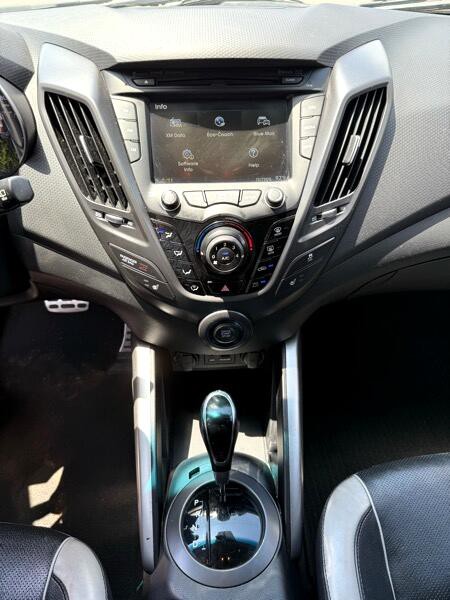 2013 Hyundai Veloster Image 15