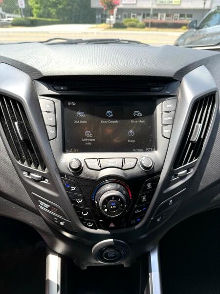 2013 Hyundai Veloster Image 16