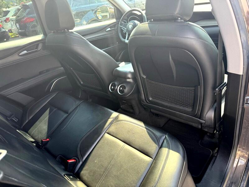 2019 Alfa Romeo Stelvio Image 20