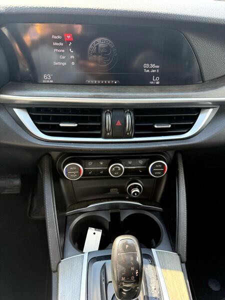 2019 Alfa Romeo Stelvio Image 23