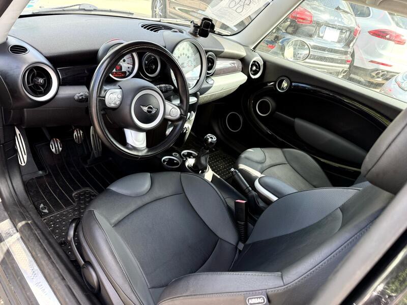 2010 MINI Cooper Image 10